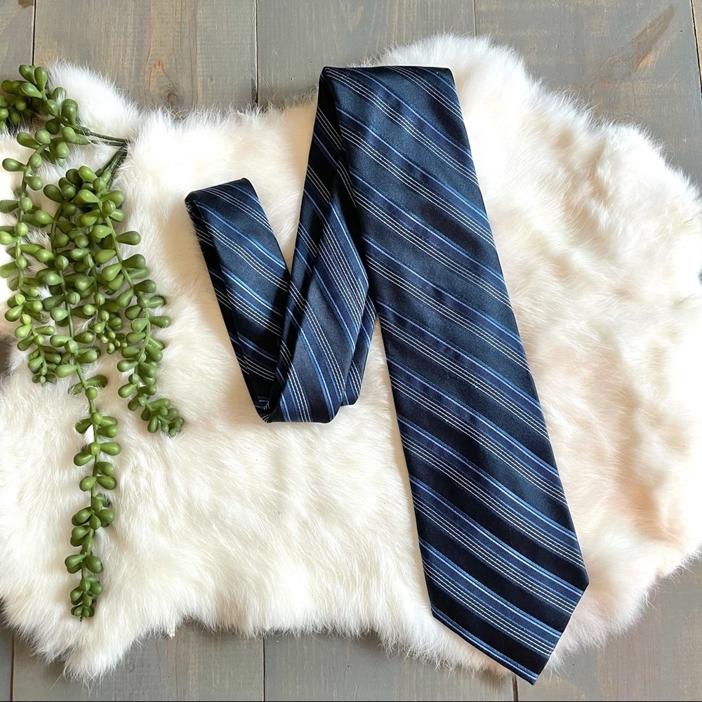 Calvin Klein Tie Necktie 100% Silk Blue Stripes